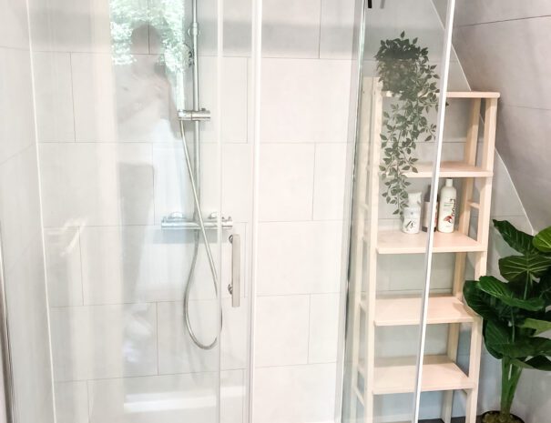 Boshuisje huren - badkamer overzicht