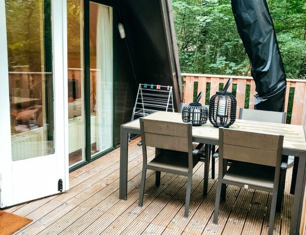 Boshuisje huren - balkon tuinset